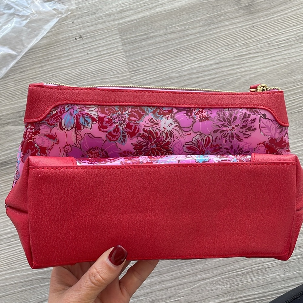 Lilly Pulitzer GWP pouches! - Picture 4 of 6